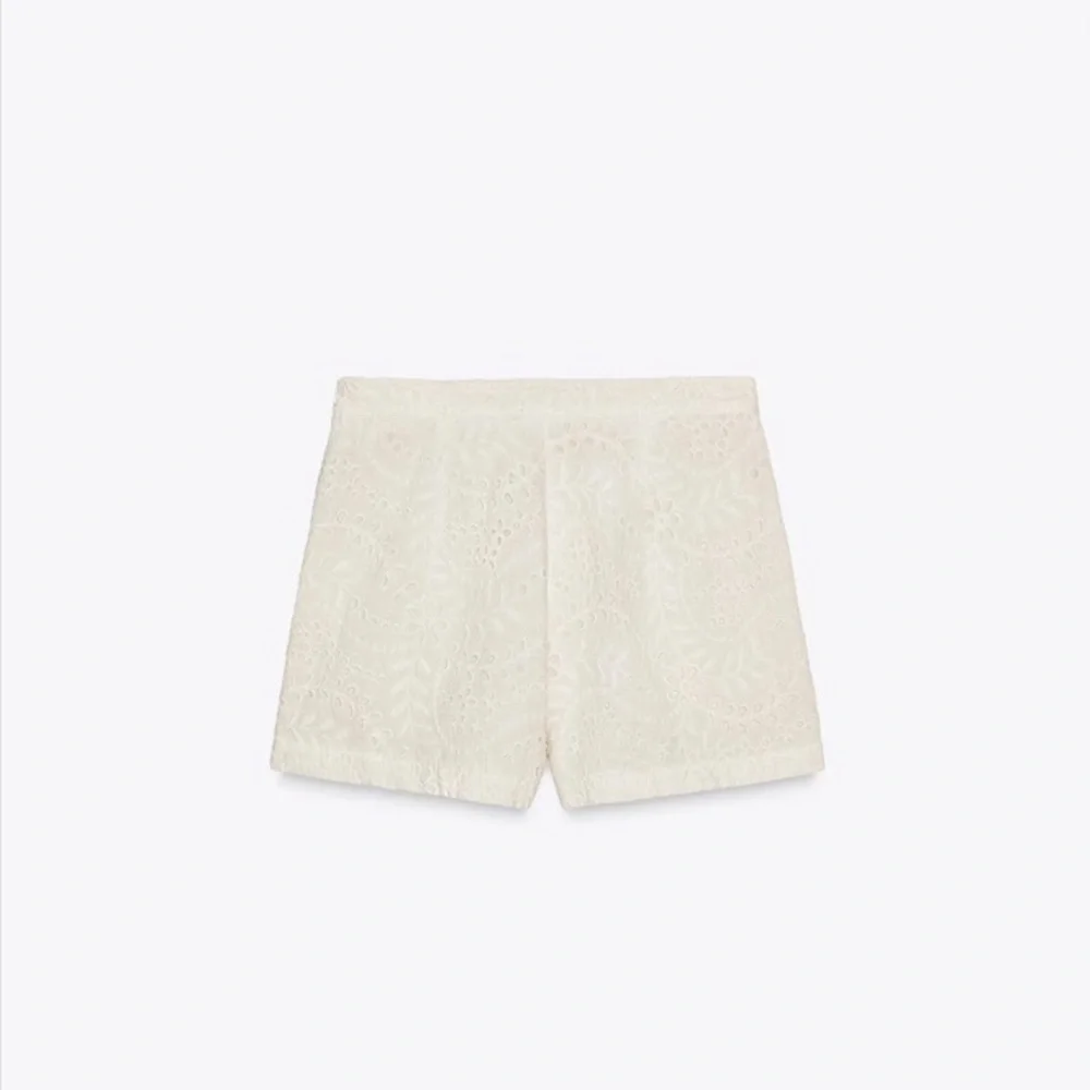 Zara Cream Eyelet Shorts Bermudas
